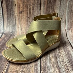 Barely Worn Aerosoft by Soft Gold Sandals Size 6M Item #PHK6909